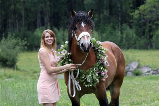 Moltas &ouml;nskar en glad midsommar