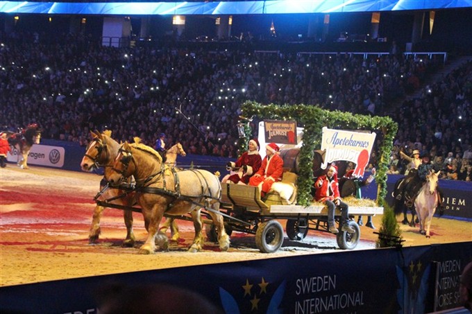 Marie-Louise Rungegård kör par i julshowen