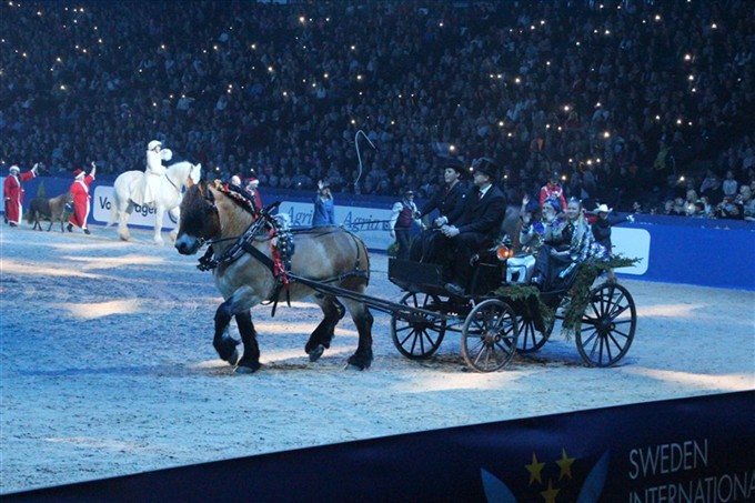 Kristine Fransson kör Respekt i julshowen